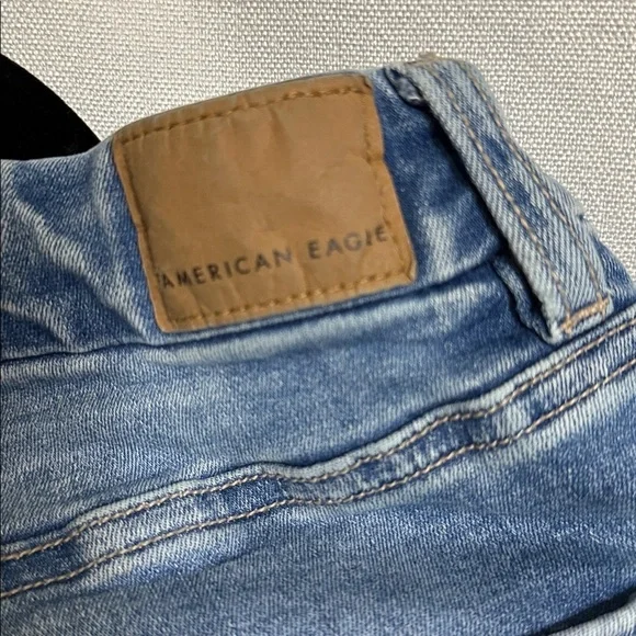 American Eagle Outfitters Faded Blue Jeans - Picture 6 of 7